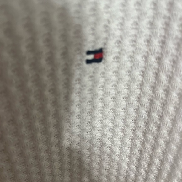 White button front top Tommy Hilfiger SZ L Thermal texture v neck long s… - Picture 12 of 12